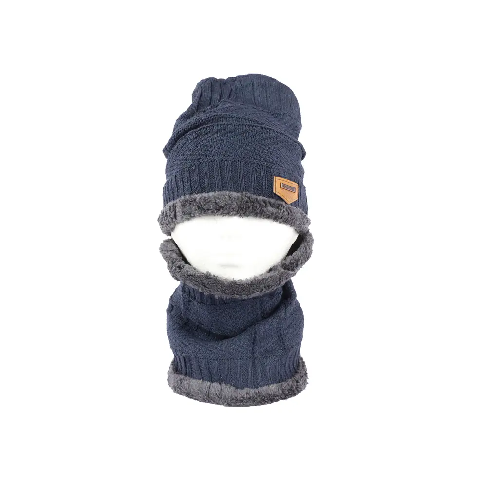CP-01-gorro-con-cuellera-azul-invierno-maquillaje-progirl.webp