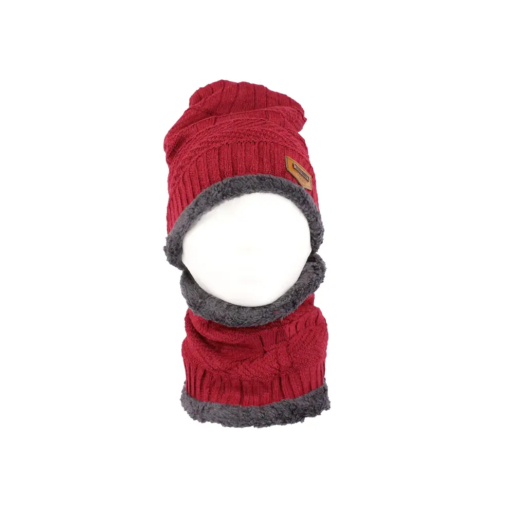 CP-01-gorro-con-cuellera-rojo-invierno-maquillaje-progirl.webp