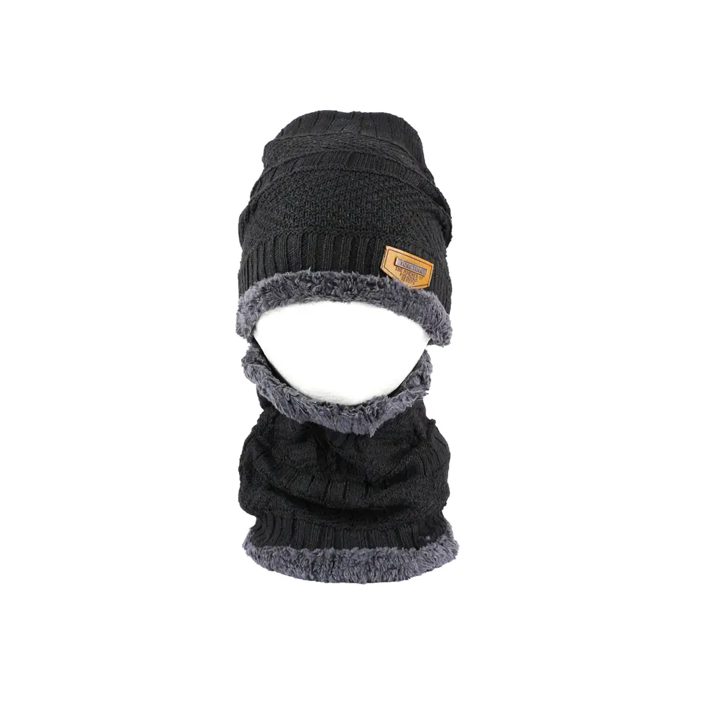 CP-01-gorro-con-cuellera-negra-invierno-maquillaje-progirl.webp